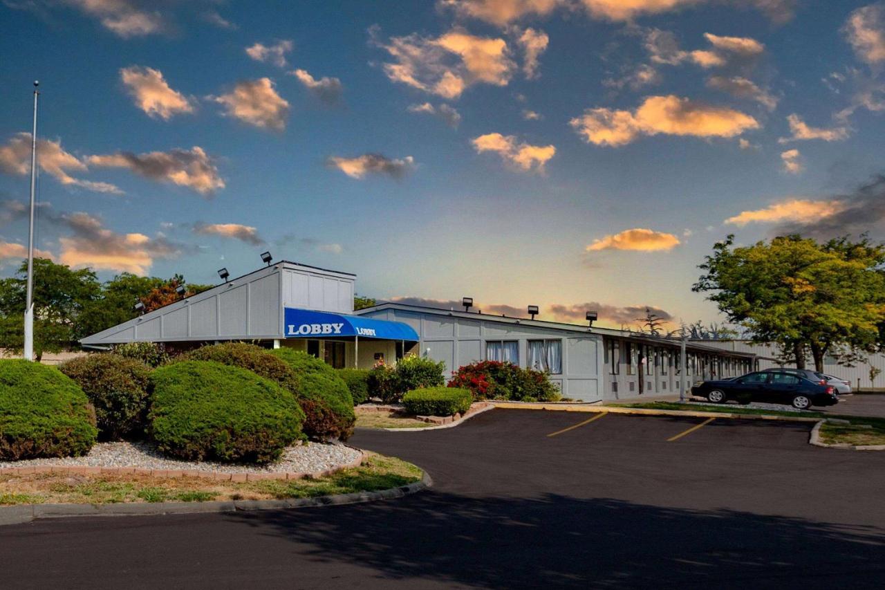 Travelodge By Wyndham Hotel Monroe
