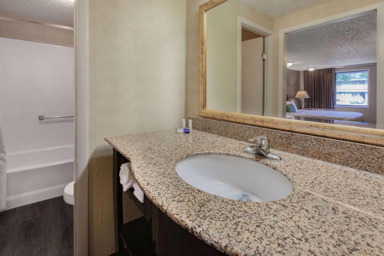 Travelodge By Wyndham 3*
