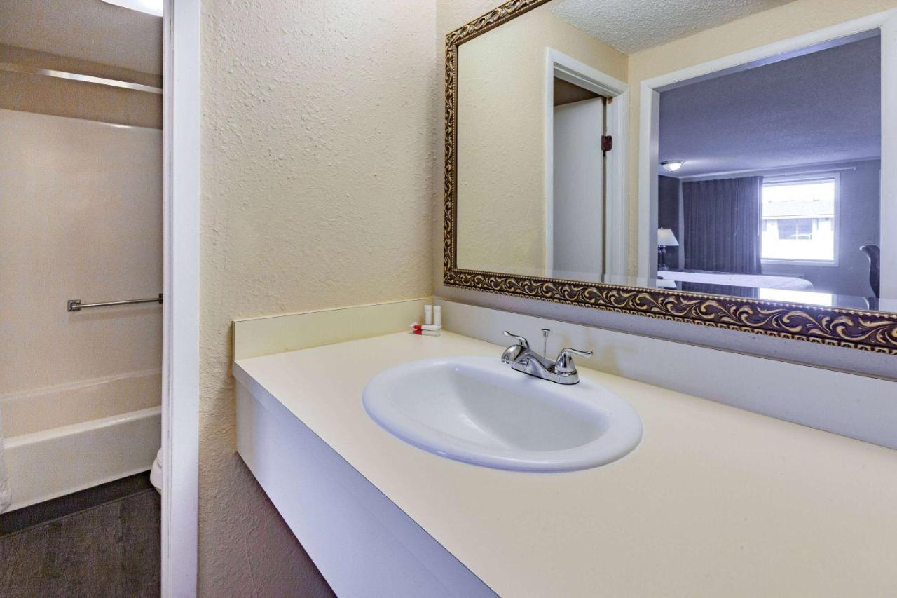 Travelodge By Wyndham Hotel Monroe
